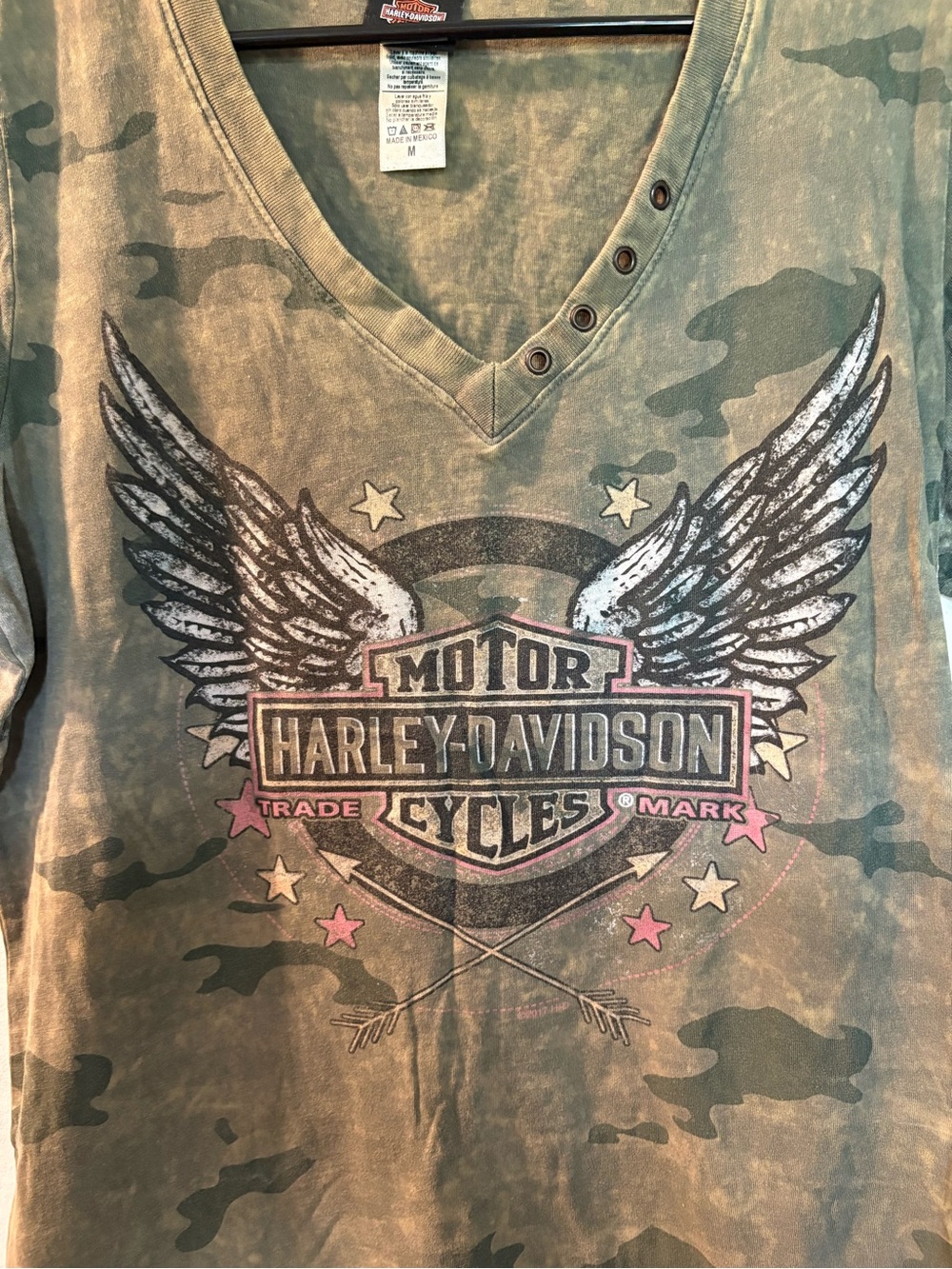 Harley-Davidson Olive Camo Wing Logo V-Neck Tee - Picture 2 of 6
